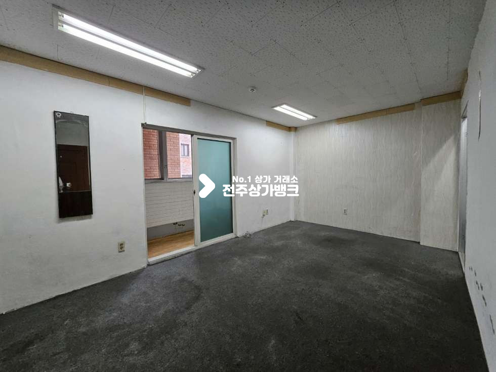 전북 전주덕진구 인후동1가 룸1개//베란다//싱크대//엘리베이터//바닥 카펫트 월세 매물번호 13458 사진 2