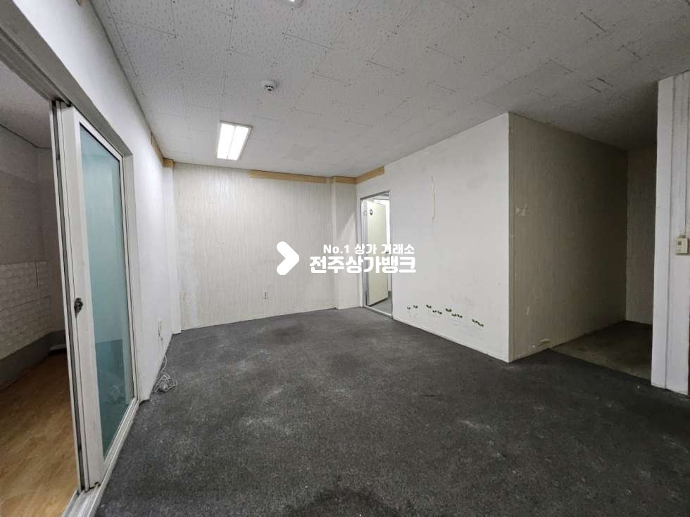 전북 전주덕진구 인후동1가 룸1개//베란다//싱크대//엘리베이터//바닥 카펫트 월세 매물번호 13458 사진 3