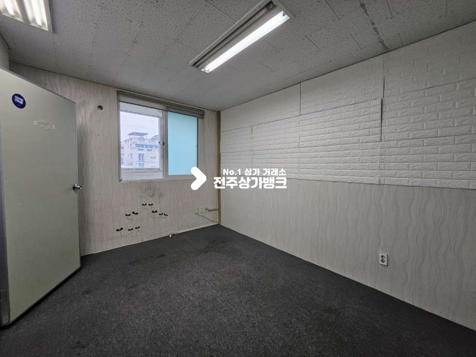 전북 전주덕진구 인후동1가 룸1개//베란다//싱크대//엘리베이터//바닥 카펫트 월세 매물번호 13458 사진 4