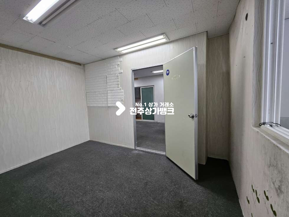 전북 전주덕진구 인후동1가 룸1개//베란다//싱크대//엘리베이터//바닥 카펫트 월세 매물번호 13458 사진 5