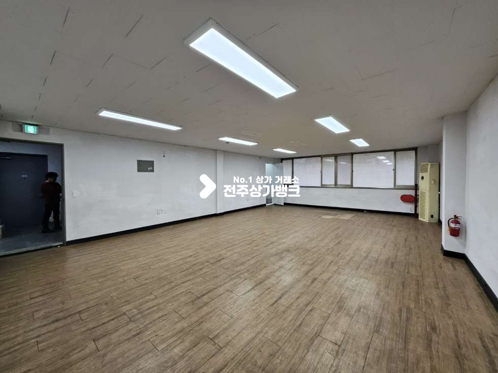 전북 전주덕진구 인후동1가 22평에 저렴한 임대료//에어컨//싱크대 설치//천정 엘이디 조명 월세 매물번호 13460 사진 2