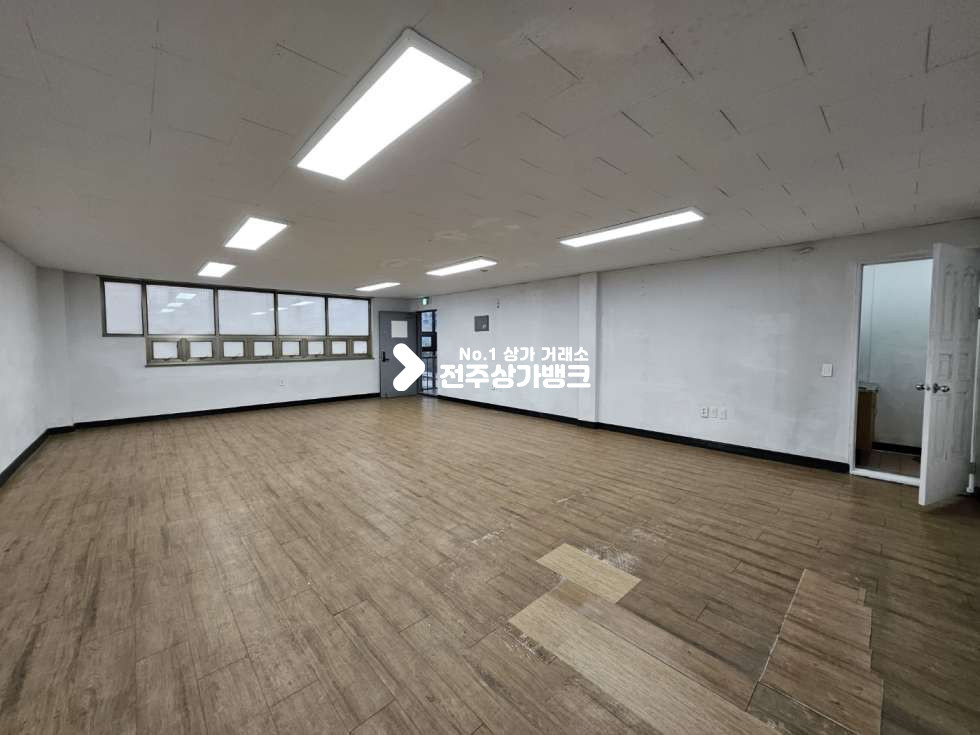 전북 전주덕진구 인후동1가 22평에 저렴한 임대료//에어컨//싱크대 설치//천정 엘이디 조명 월세 매물번호 13460 사진 3