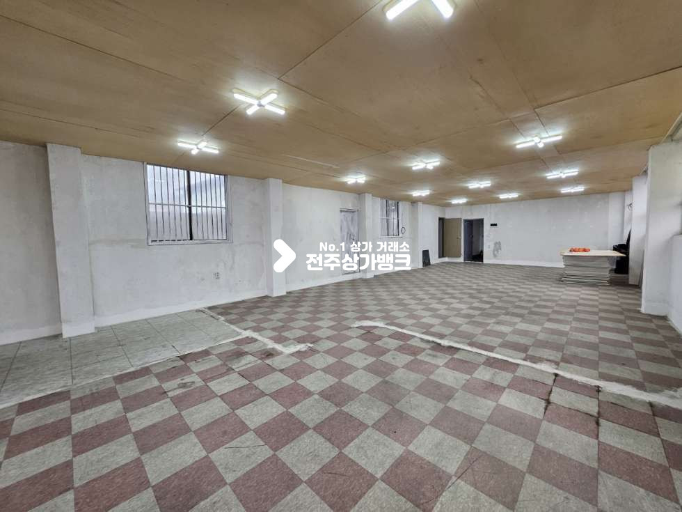 전북 전주덕진구 우아동3가 대로변 코너 2층//평수대비 저렴한 상가//베란다 월세 매물번호 13464 사진 3