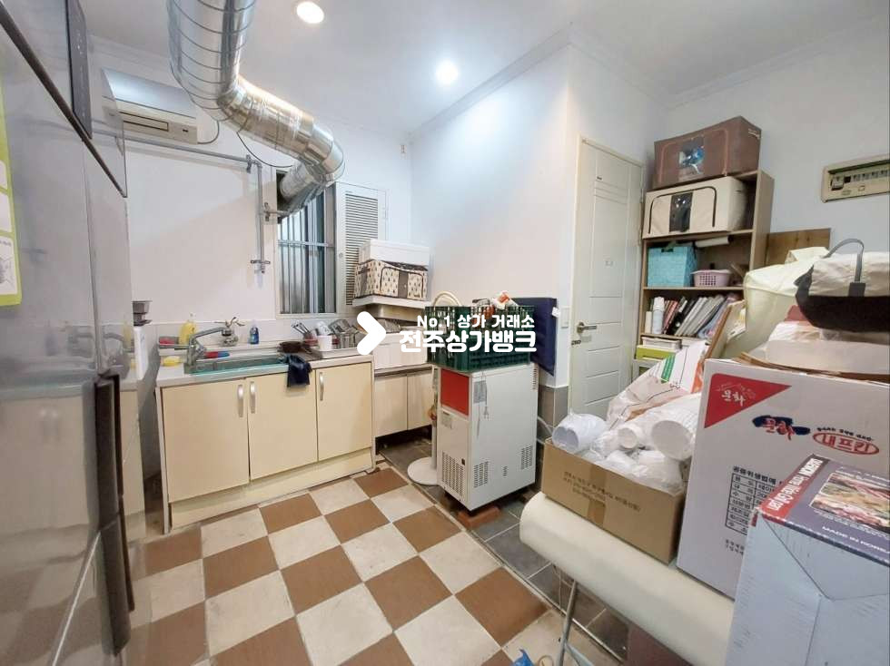전북 전주완산구 효자동3가 KB♠문학초부근.메인상가.♠1층17평♠분식집.꼬치집.영업바로가능.추천P500협의가능 월세 매물번호 13465 사진 3