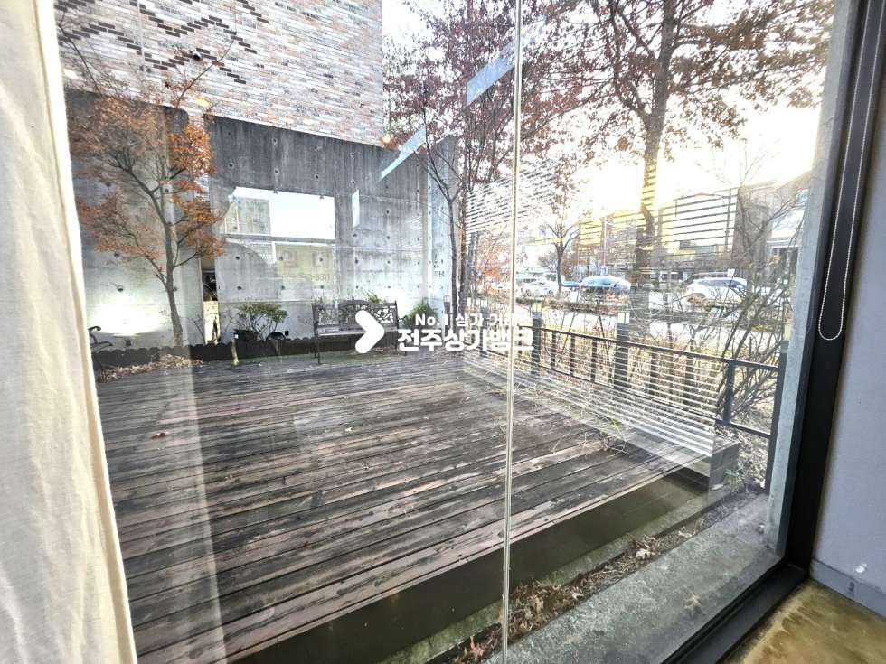 전북 전주완산구 효자동2가 신시가지 대로//사거리 코너 1층//노출 최상//내부 인테리어//월세 협의가능 월세 매물번호 13471 사진 6