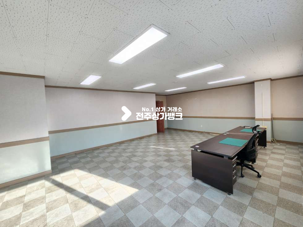 전북 전주완산구 효자동2가 JY 저렴한 월세 천장,바닥깔끔 에어컨 옵션으로 있는 사무실 임대 25평형 즉시입주가능 월세 매물번호 13497 사진 4