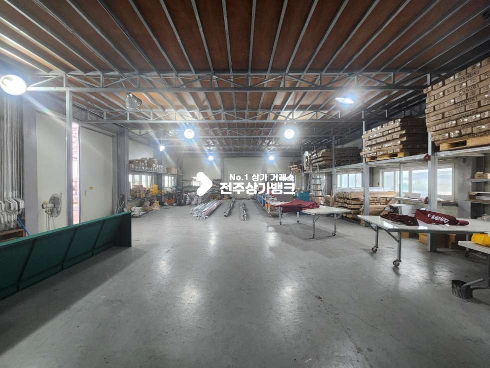 전북 전주덕진구 산정동 JY 산정동 제조가능한 창고 임대 1동 90평 2동 50평 대지 900평의 넒은 곳 가격조정도 가능 협의입주가능합니다. 월세 매물번호 13591 사진 2