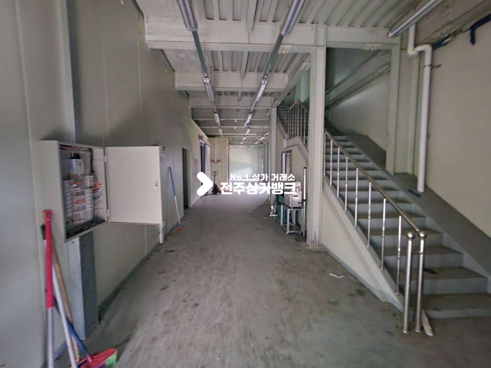 전북 전주완산구 색장동 JY 상관IC 와 가까운 3동 창고 임대 개별 창고임대도 가능 / 1동(창고동),2동(냉장창고),3동(사무동) / 즉시입주 가능 월세 매물번호 13592 사진 9