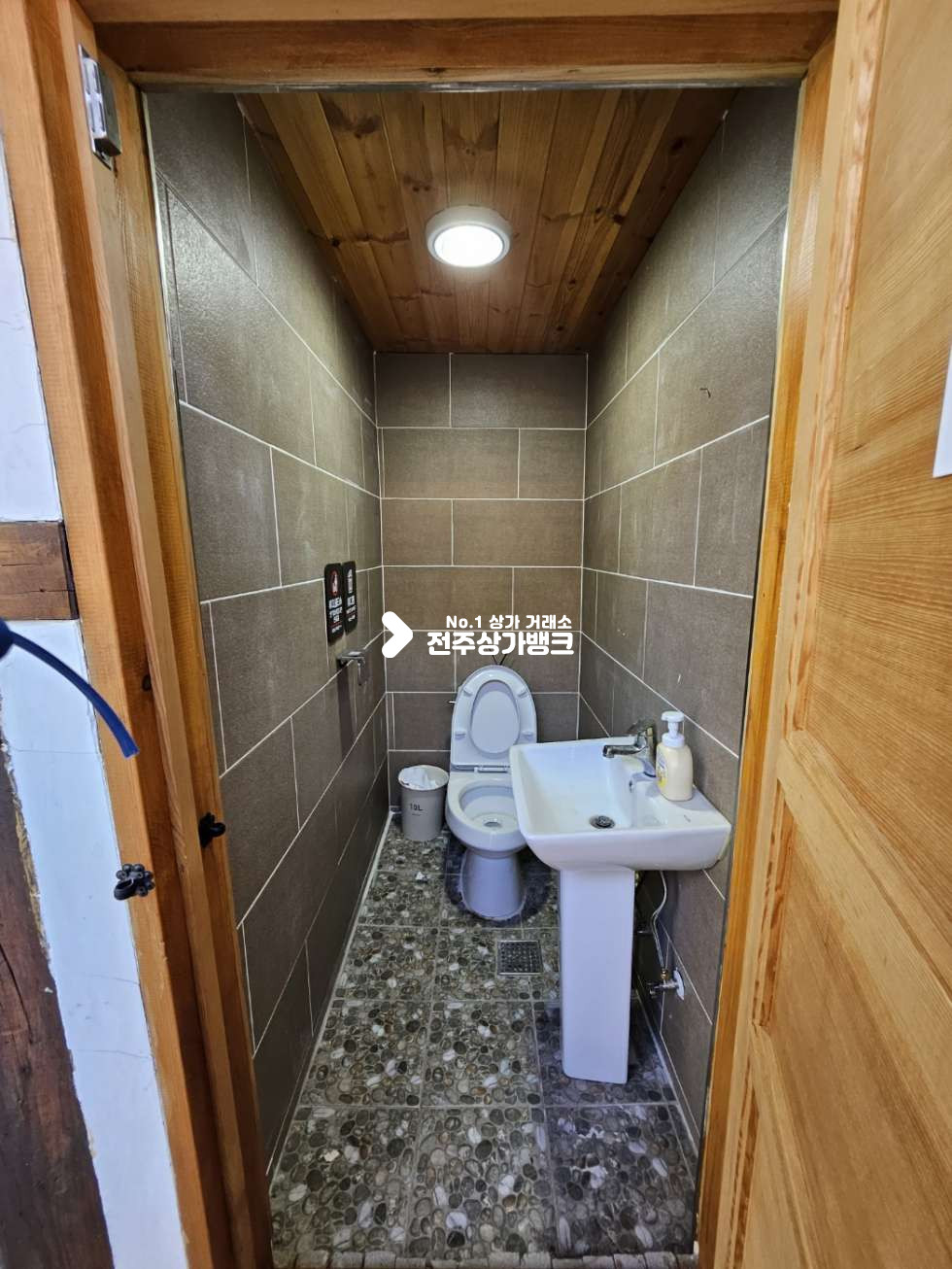 전북 전주완산구 풍남동3가 A한옥마을 센터상권/리모델링/휴게음식가능/마당포함 월세 매물번호 13327 사진 8
