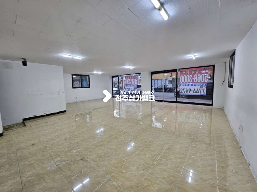 전북 전주완산구 효자동3가 A 홍산초 인근 도로변1층/상태 깨끗/내부화장실/바닥시설 양호 월세 매물번호 13401 사진 1