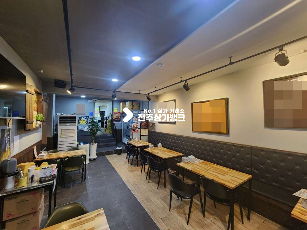 전북 전주완산구 효자동1가 JY 매출 매우 잘나오는 치킨집 양도 양수 & 전주 판매 우수매장 주위 아파트 인접한곳 협의입주가능합니다. 월세 매물번호 13616 사진 1