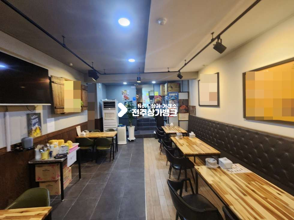 전북 전주완산구 효자동1가 JY 매출 매우 잘나오는 치킨집 양도 양수 & 전주 판매 우수매장 주위 아파트 인접한곳 협의입주가능합니다. 월세 매물번호 13616 사진 2