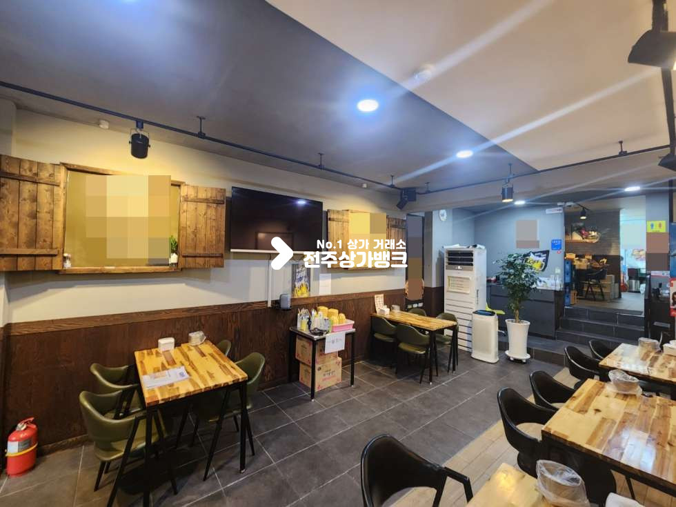 전북 전주완산구 효자동1가 JY 매출 매우 잘나오는 치킨집 양도 양수 & 전주 판매 우수매장 주위 아파트 인접한곳 협의입주가능합니다. 월세 매물번호 13616 사진 3