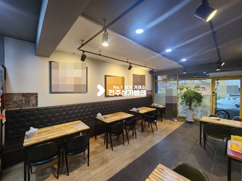 전북 전주완산구 효자동1가 JY 매출 매우 잘나오는 치킨집 양도 양수 & 전주 판매 우수매장 주위 아파트 인접한곳 협의입주가능합니다. 월세 매물번호 13616 사진 4