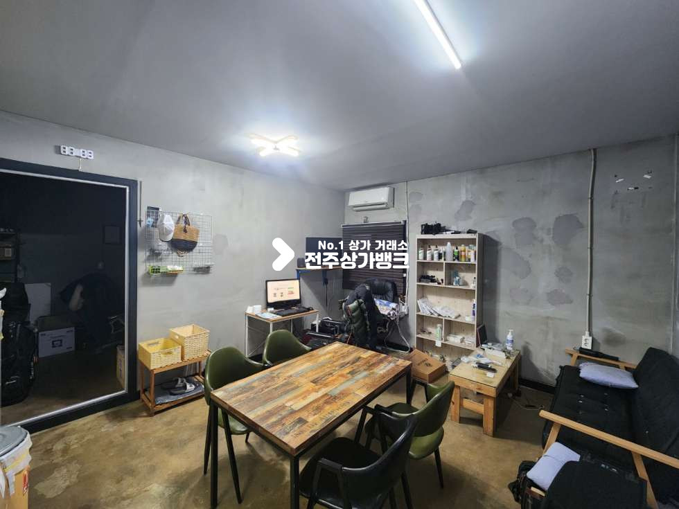 전북 전주완산구 서신동 JY 내부시설 완벽하게 되어있는 선팅샵 양도 양수 권리금 협의가능 협의입주 가능합니다. 월세 매물번호 13617 사진 2