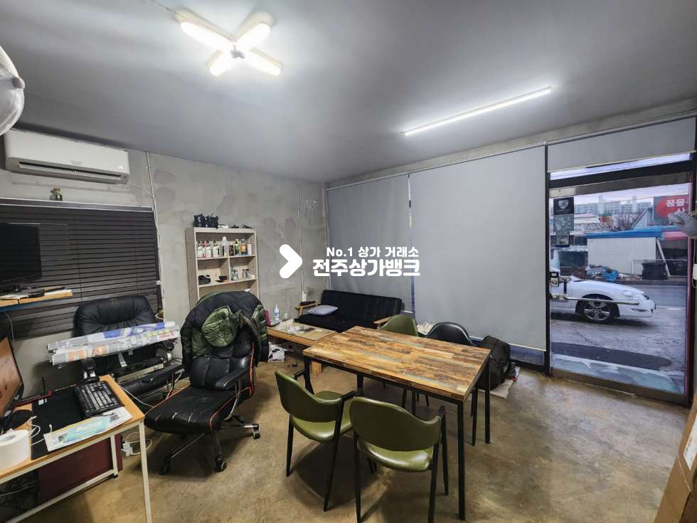 전북 전주완산구 서신동 JY 내부시설 완벽하게 되어있는 선팅샵 양도 양수 권리금 협의가능 협의입주 가능합니다. 월세 매물번호 13617 사진 3