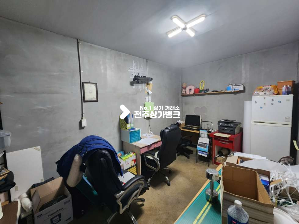 전북 전주완산구 서신동 JY 내부시설 완벽하게 되어있는 선팅샵 양도 양수 권리금 협의가능 협의입주 가능합니다. 월세 매물번호 13617 사진 4