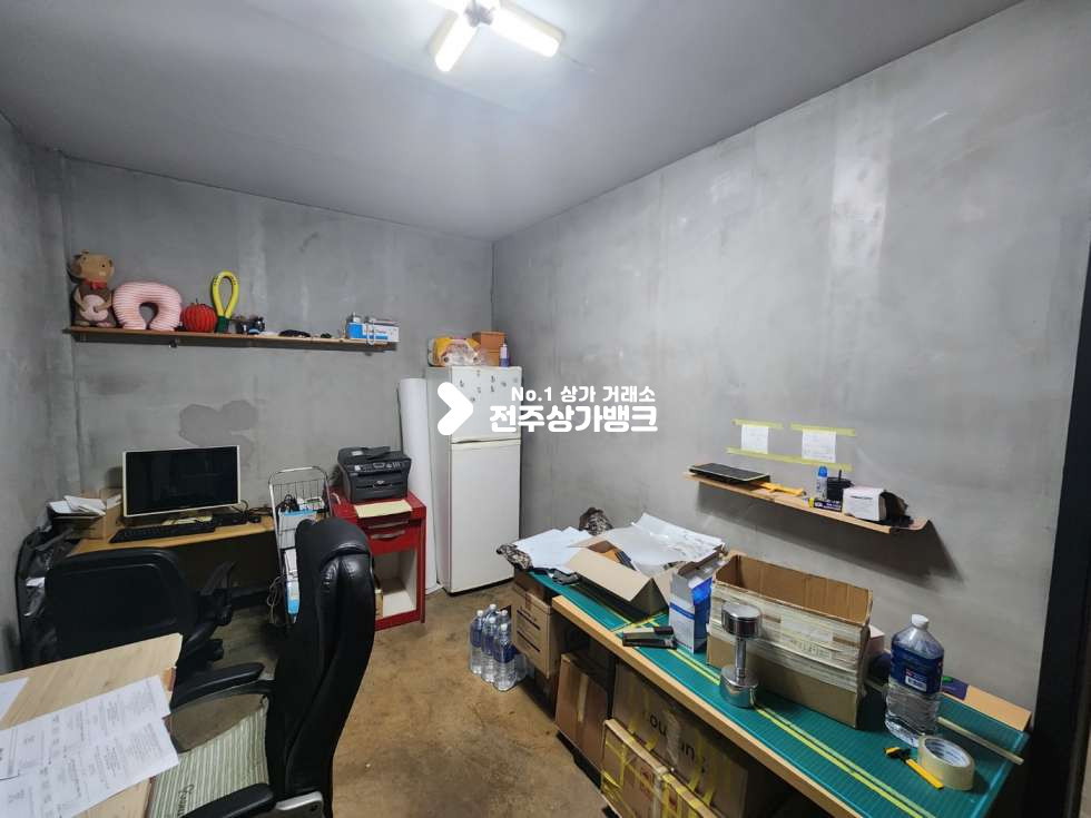 전북 전주완산구 서신동 JY 내부시설 완벽하게 되어있는 선팅샵 양도 양수 권리금 협의가능 협의입주 가능합니다. 월세 매물번호 13617 사진 5