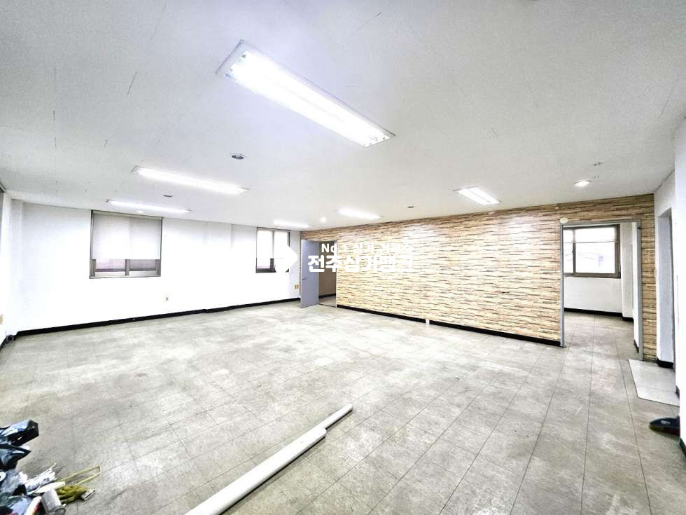 전북 전주완산구 중화산동2가 40평 저렴한 사무실//룸분리//탕비실//베란다 월세 매물번호 13632 사진 2