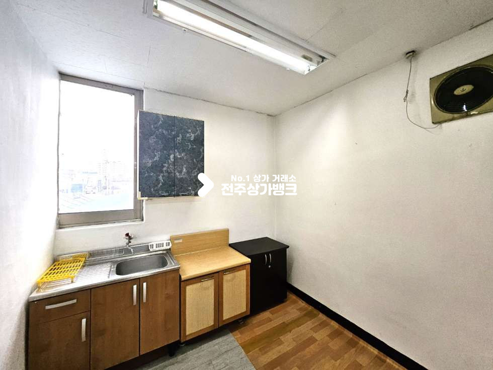 전북 전주완산구 중화산동2가 40평 저렴한 사무실//룸분리//탕비실//베란다 월세 매물번호 13632 사진 6