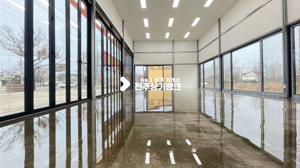 전북 전주완산구 효자동2가 JH✅위치좋은✅신축,첫입주✅층고높은✅폴딩도어된상가✅차동차업✅음식점✅강추~~✅가격 조절 해주신답니다~ 월세 매물번호 13645 사진 1