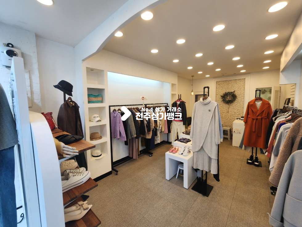 전북 전주완산구 중화산동2가 JY 11평형 옷가게 양도양수 다른업종으로 변경시 권리금 협의 가능 즉시입주 가능합니다. 월세 매물번호 13673 사진 1