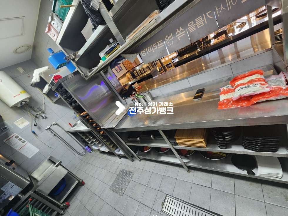 전북 전주완산구 효자동1가 JY 삼천동 먹자골목 입지가 좋아 매 출좋은 프렌차이즈 치킨집 양도양수 즉시입주가능합니다. 월세 매물번호 13675 사진 13