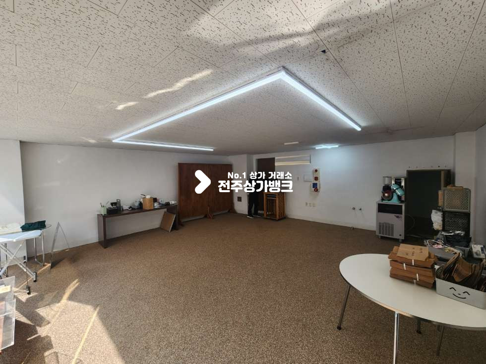 전북 전주완산구 효자동2가 JY 내부인테리어 깔끔하고 월세 저렴한 상가 즉시입주 가능합니다. 월세 매물번호 13677 사진 1