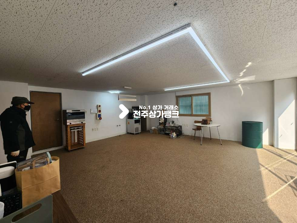 전북 전주완산구 효자동2가 JY 내부인테리어 깔끔하고 월세 저렴한 상가 즉시입주 가능합니다. 월세 매물번호 13677 사진 3