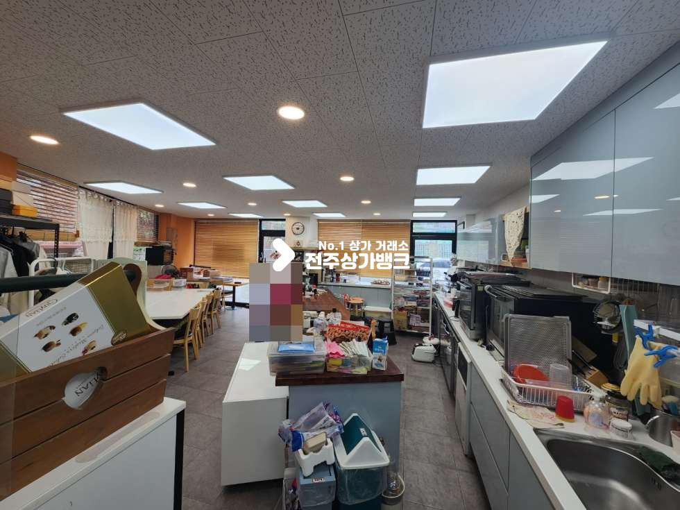 전북 전주완산구 평화동2가 유동인구 많고 아파트 상권의 평화동2가 까페 상가 협의입주 가능합니다. 월세 매물번호 12676 사진 2