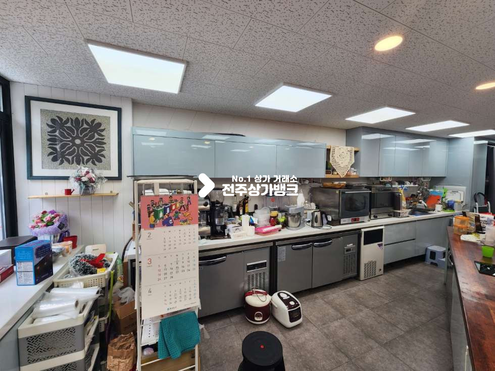 전북 전주완산구 평화동2가 유동인구 많고 아파트 상권의 평화동2가 까페 상가 협의입주 가능합니다. 월세 매물번호 12676 사진 3