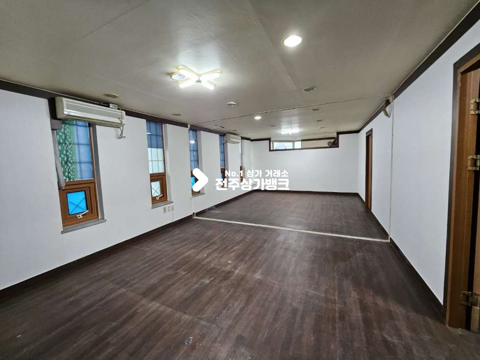 전북 전주덕진구 우아동2가 초저가 매물//에어컨옵션//내부화장실//별도 룸1개 월세 매물번호 13454 사진 1