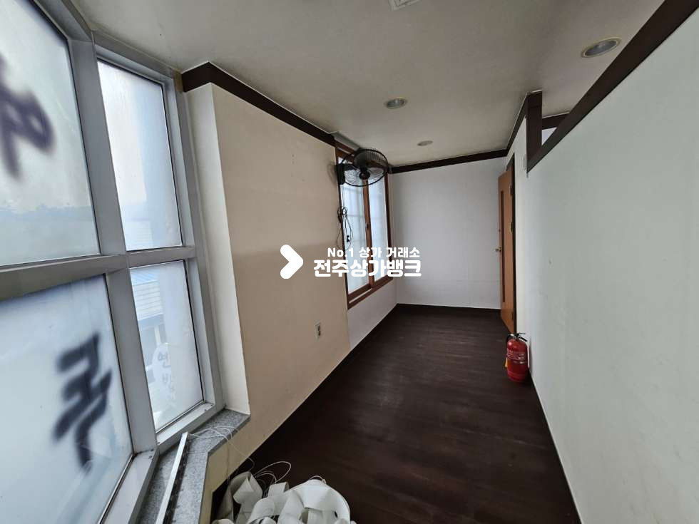 전북 전주덕진구 우아동2가 초저가 매물//에어컨옵션//내부화장실//별도 룸1개 월세 매물번호 13454 사진 3