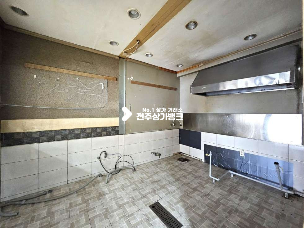 전북 전주덕진구 인후동1가 아중리 //전용주차1대//20평//주방설비//후드//내부화장실 월세 매물번호 13695 사진 6