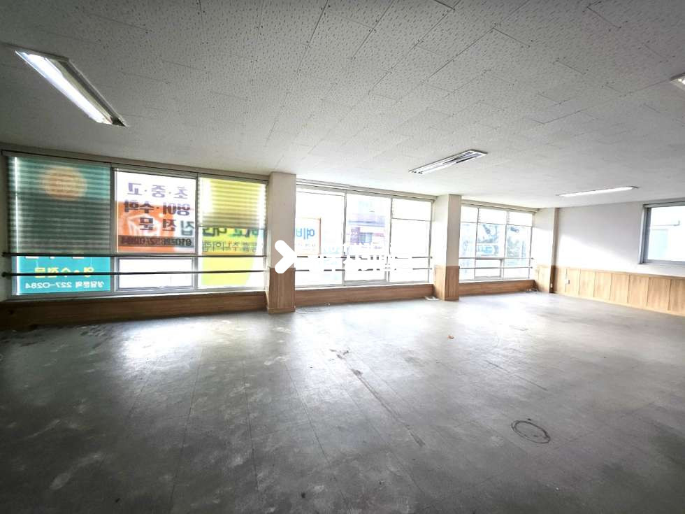 전북 전주완산구 중화산동2가 대로변 채광 좋은 2층 깔끔한 사무실 추천합니다. 월세 매물번호 13627 사진 3