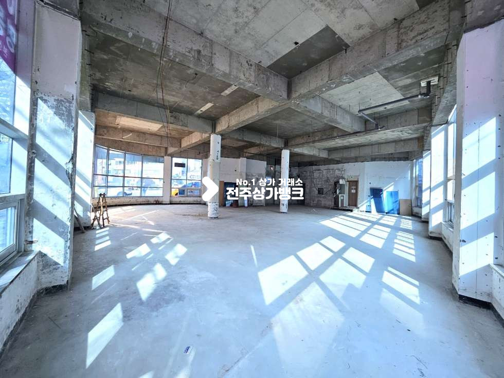 전북 전주덕진구 송천동1가 송천동 도로변 대형1층//대형주차장완비//공사기간 여유있게 가능 월세 매물번호 13614 사진 3