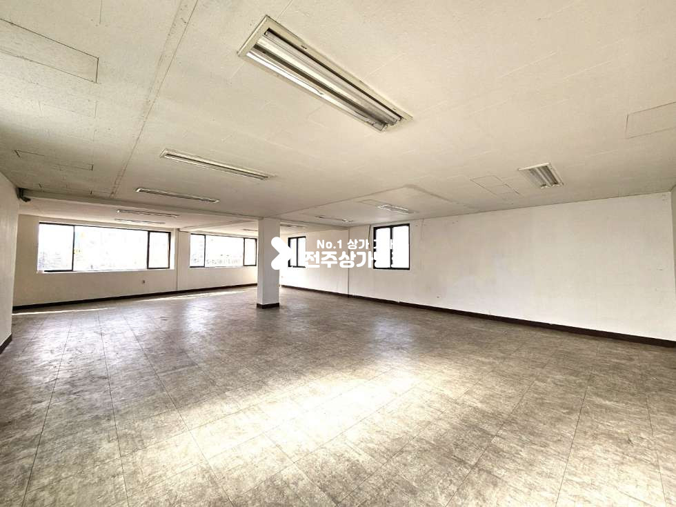 전북 전주덕진구 진북동 천변조망//옥상사용가능//40평대 저렴한 상가 월세 매물번호 13612 사진 2