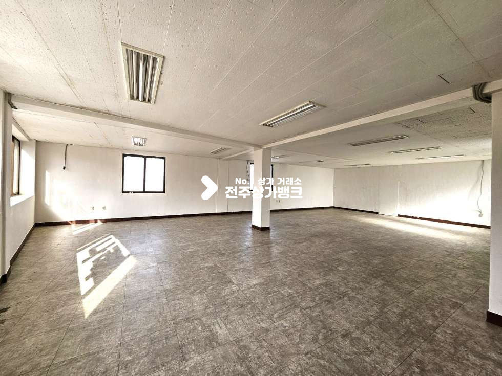 전북 전주덕진구 진북동 천변조망//옥상사용가능//40평대 저렴한 상가 월세 매물번호 13612 사진 3