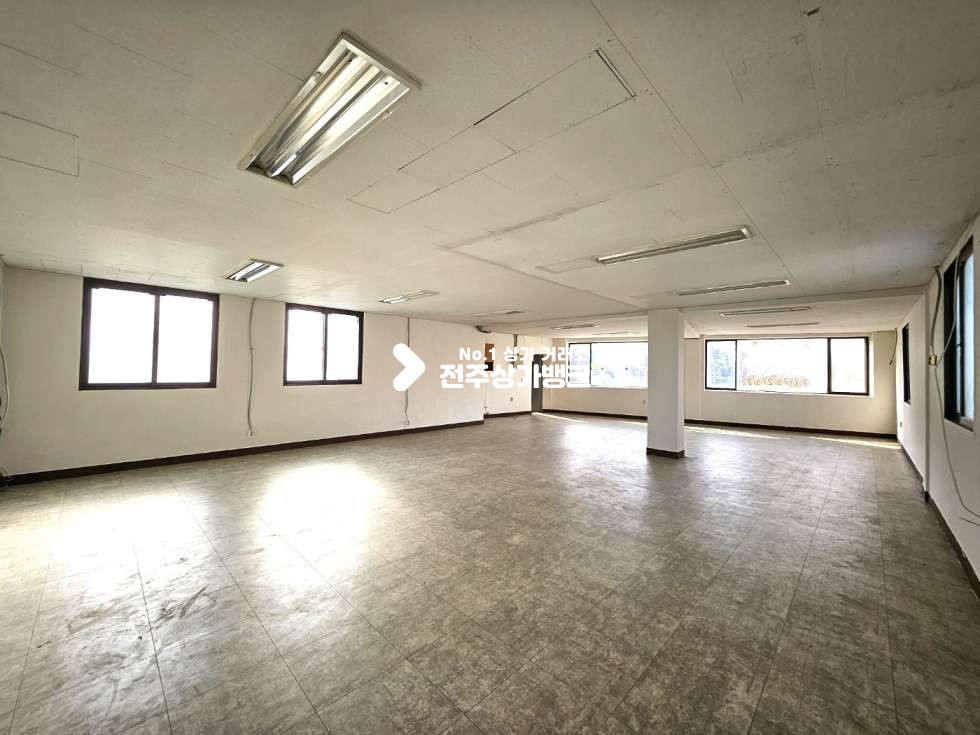 전북 전주덕진구 진북동 천변조망//옥상사용가능//40평대 저렴한 상가 월세 매물번호 13612 사진 4
