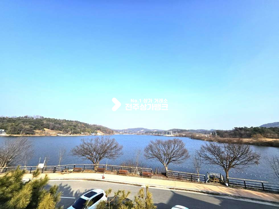 전북 김제시 금구면 대화리 박물관에 10분거리//저수지 조망 테라스//업종무관 월세 매물번호 13597 사진 2