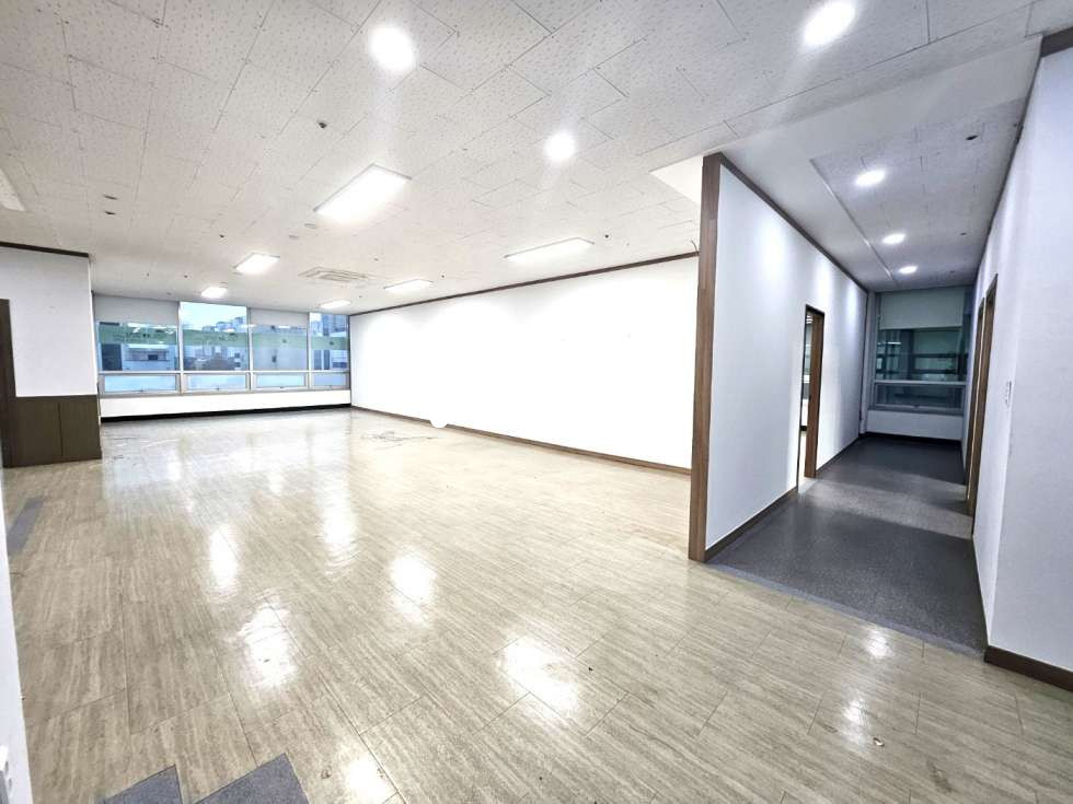 전북 전주완산구 효자동2가 신시가지 룸8개 방마다 에어컨 설치된 대형 사무실 월세 매물번호 13556 사진 1