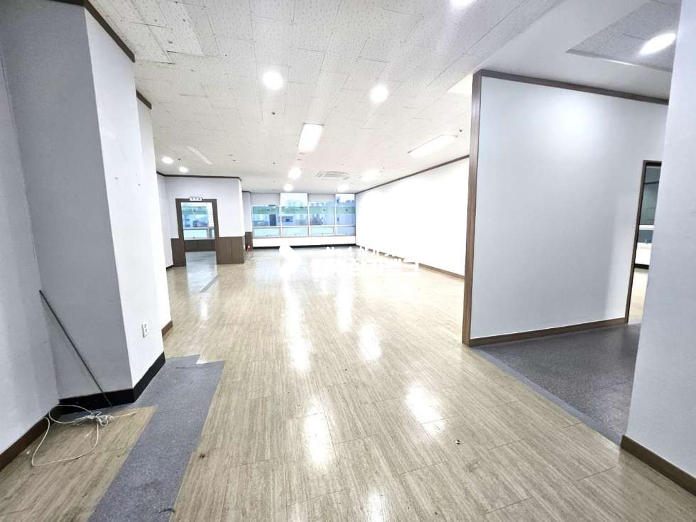 전북 전주완산구 효자동2가 신시가지 룸8개 방마다 에어컨 설치된 대형 사무실 월세 매물번호 13556 사진 3