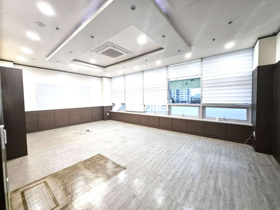 전북 전주완산구 효자동2가 신시가지 룸8개 방마다 에어컨 설치된 대형 사무실 월세 매물번호 13556 사진 5