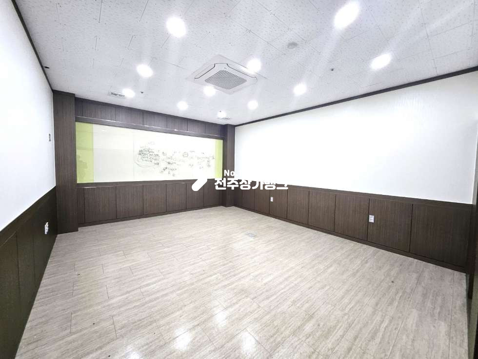 전북 전주완산구 효자동2가 신시가지 룸8개 방마다 에어컨 설치된 대형 사무실 월세 매물번호 13556 사진 6