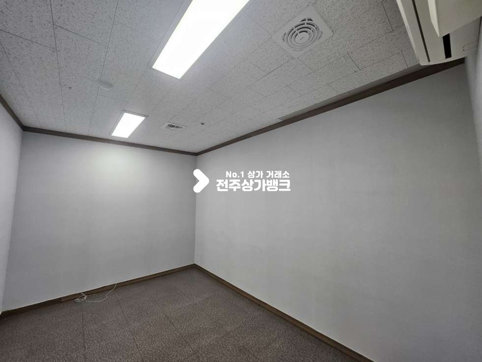 전북 전주완산구 효자동2가 신시가지 룸8개 방마다 에어컨 설치된 대형 사무실 월세 매물번호 13556 사진 9