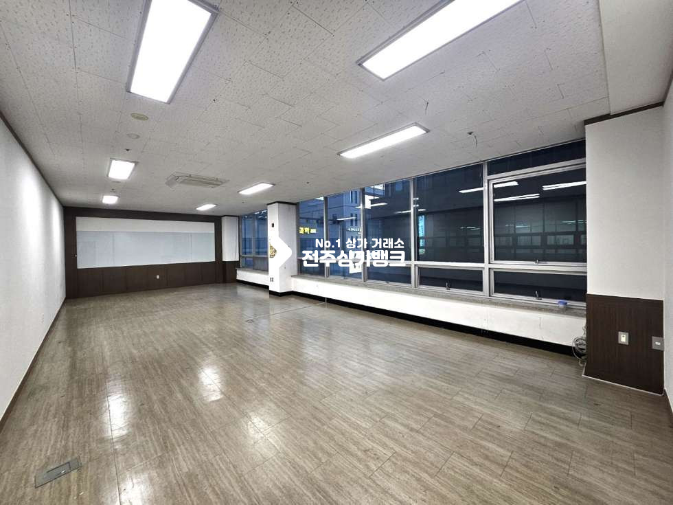 전북 전주완산구 효자동2가 신시가지 룸8개 방마다 에어컨 설치된 대형 사무실 월세 매물번호 13556 사진 11