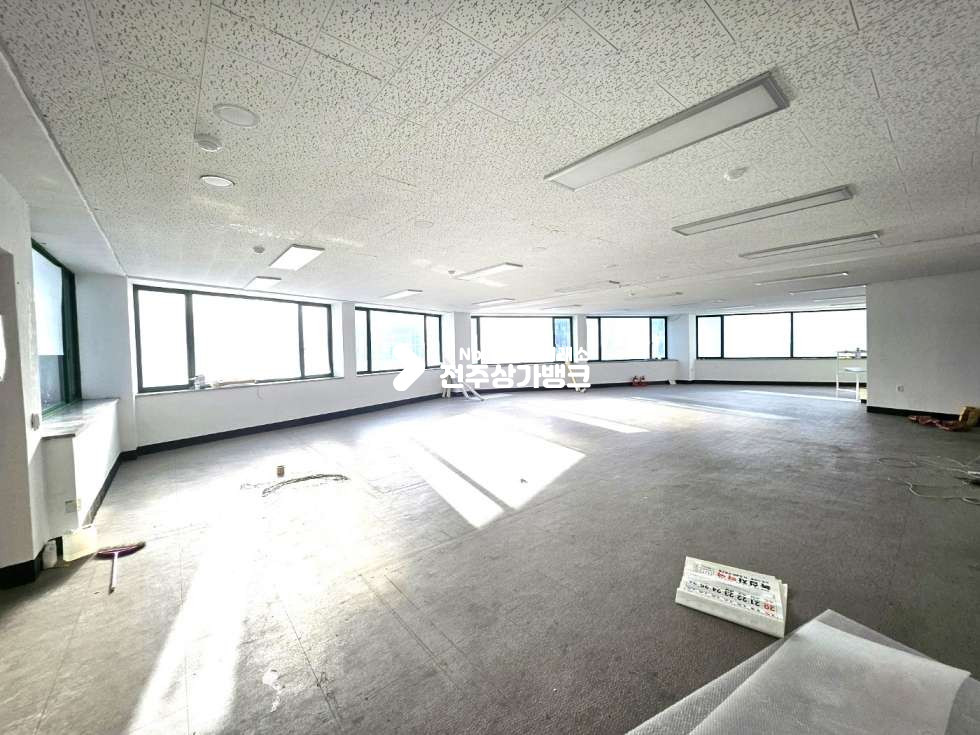 전북 전주완산구 중화산동2가 백제대로 사거리//사거리코너2층//노출홍보 최강!!! 월세 매물번호 13472 사진 1