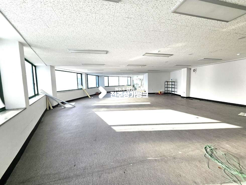 전북 전주완산구 중화산동2가 백제대로 사거리//사거리코너2층//노출홍보 최강!!! 월세 매물번호 13472 사진 3