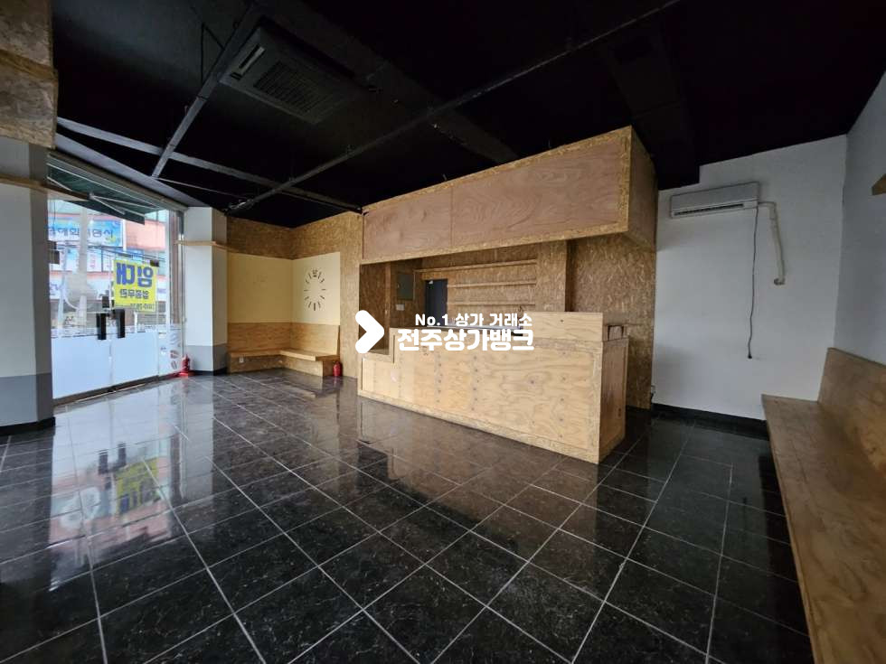 전북 전주덕진구 우아동3가 무권리금//인테리어//에어컨//어닝3개//폴딩도어//테라스//대로변코너 월세 매물번호 13462 사진 2