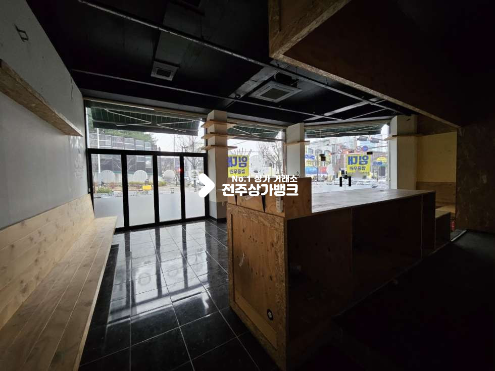 전북 전주덕진구 우아동3가 무권리금//인테리어//에어컨//어닝3개//폴딩도어//테라스//대로변코너 월세 매물번호 13462 사진 5